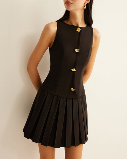 Clara | Élégante Robe Sans Manches Plissée avec Détails en Métal pour Femmes 5