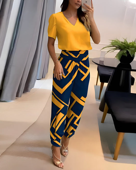 Clara | Ensemble T-shirt à Manches Courtes et Pantalons Tapered pour Femmes 0