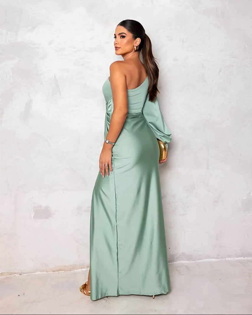 Clara | Robe Élégante à Épaule Dénudée pour Femmes avec Fente Latérale 4