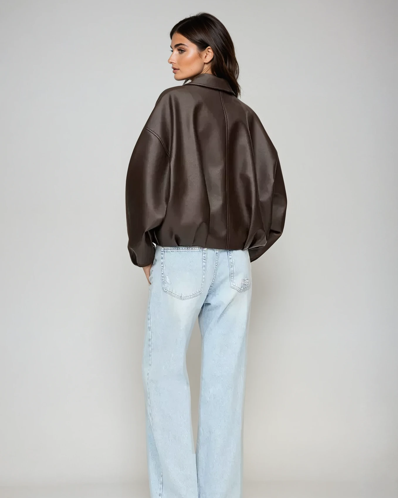 Clara | Veste Rétro en Similicuir Audacieuse pour Femmes 2