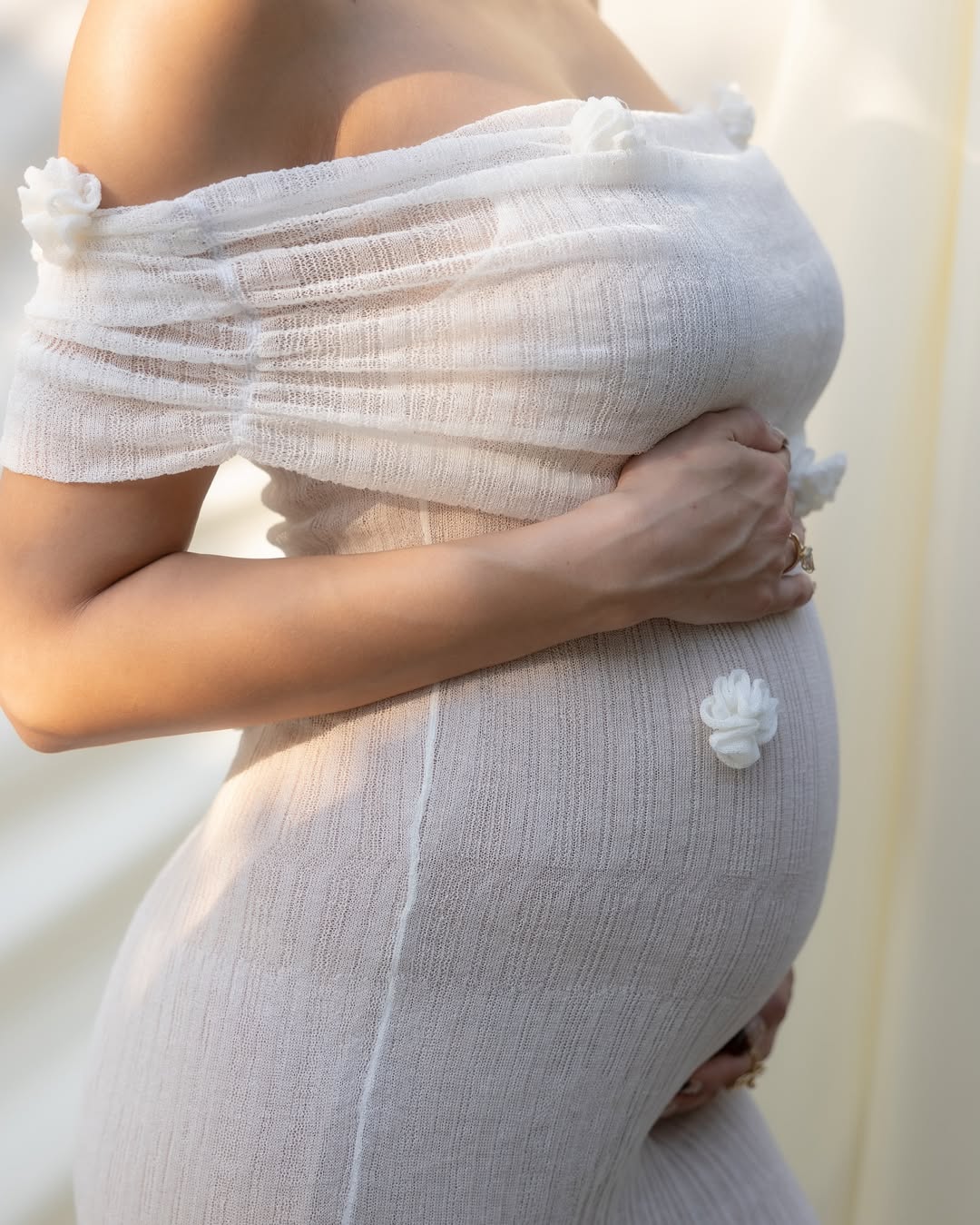 Léa | Robe de Maternité Élégante Bodycon avec Détails Floraux pour Femmes 6